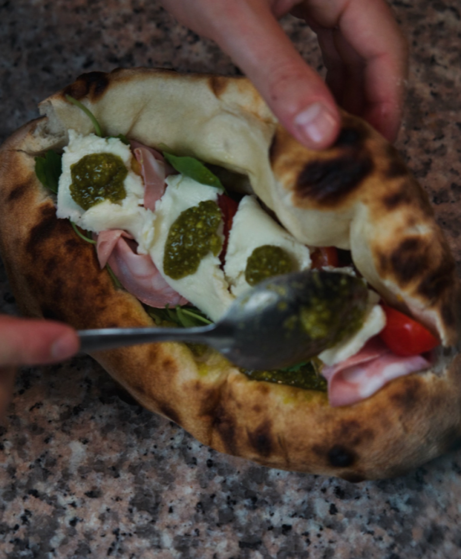 Panuozzo garni de pesto